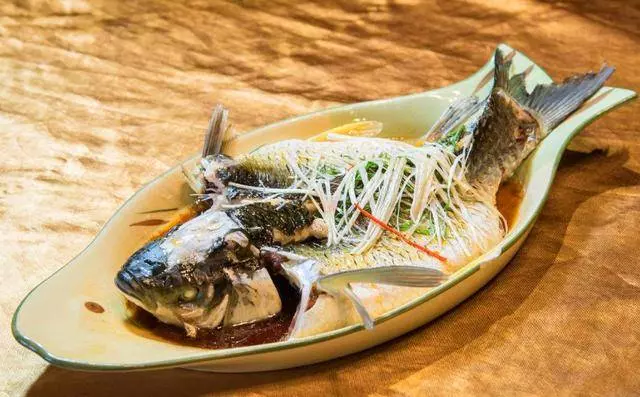 蒸魚時,只要多加這關鍵一步!不僅魚肉超級嫩,而且沒有一點腥味