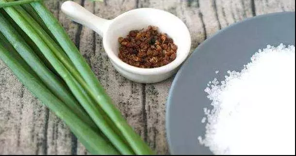 鹽焗蝦的做法,做完鹽不浪費,簡單易學,肉質鮮嫩,宴客必備