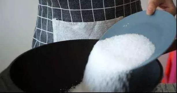 鹽焗蝦的做法,做完鹽不浪費,簡單易學,肉質鮮嫩,宴客必備