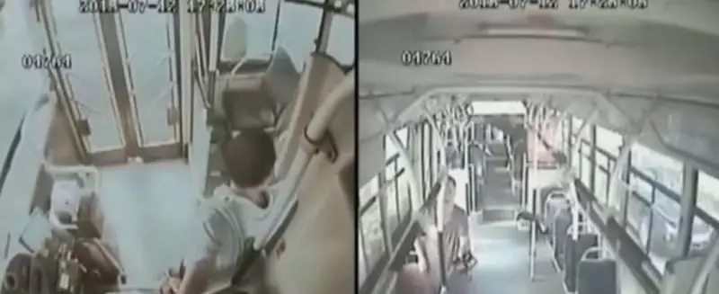 歹徒持刀挾持了公交車女司機,沒想到車上有一位特殊乘客!