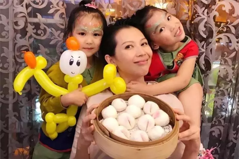 跟明星蔡少芬學育兒妙招,網友:獨特的教育方式,服氣!