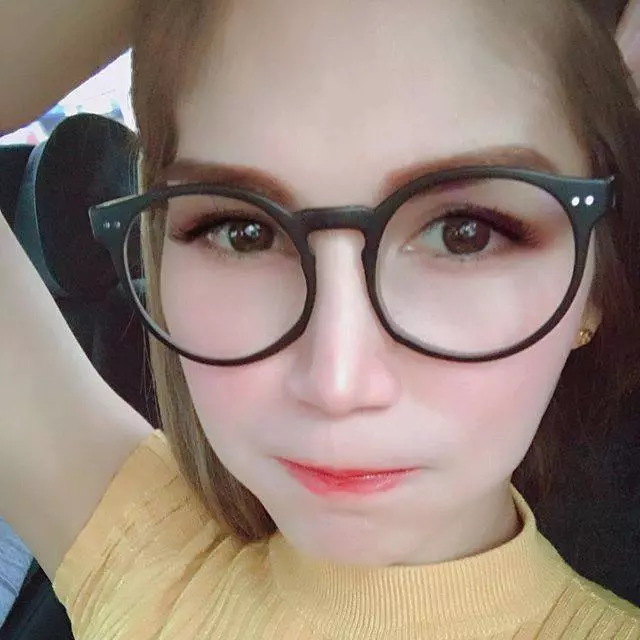 著名馬來女商社交網站貼出泳裝照引非議~ -