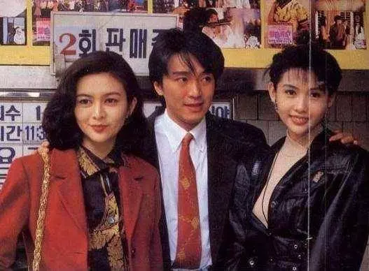 終於明白為何女星都不願意和邱淑貞合影 ,連周海媚鞏俐都沒占優勢