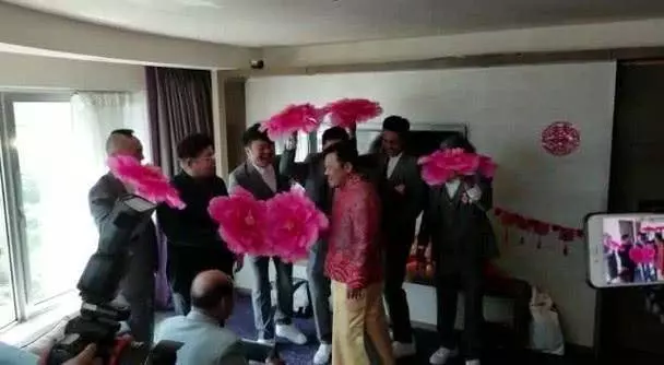 恭喜!53歲TVB男綠葉昨日結婚,宴開28席請親朋好友來見證!