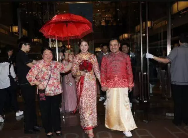 恭喜!53歲TVB男綠葉昨日結婚,宴開28席請親朋好友來見證!