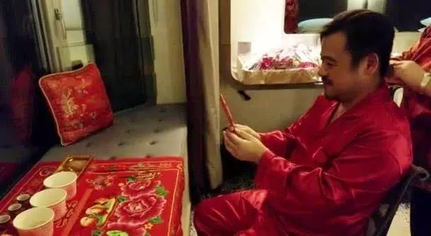 恭喜!53歲TVB男綠葉昨日結婚,宴開28席請親朋好友來見證!