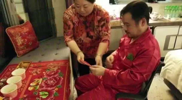 恭喜!53歲TVB男綠葉昨日結婚,宴開28席請親朋好友來見證!