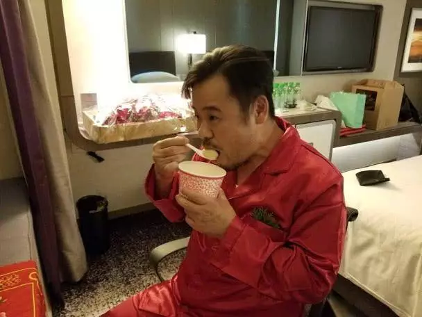 恭喜!53歲TVB男綠葉昨日結婚,宴開28席請親朋好友來見證!