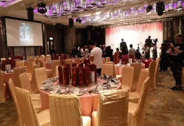 恭喜!53歲TVB男綠葉昨日結婚,宴開28席請親朋好友來見證!