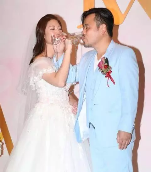 恭喜!53歲TVB男綠葉昨日結婚,宴開28席請親朋好友來見證!