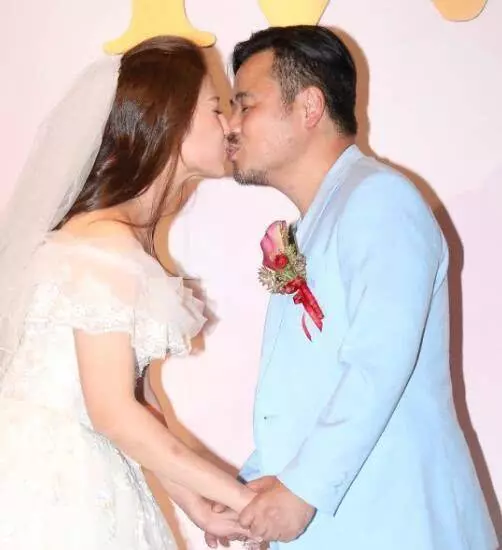 恭喜!53歲TVB男綠葉昨日結婚,宴開28席請親朋好友來見證!
