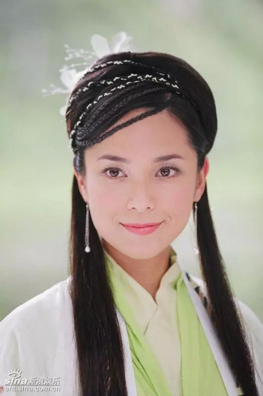 郭羨妮曬全家福慶結婚七周年,44歲的港姐依舊美若天仙