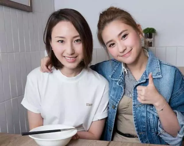真富家千金澳門賭王2女兒素裝出行,去菜市場買魚買菜接地氣