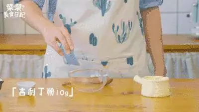 【芒果椰奶燕菜】 & 【香芒夾心椰汁糕】有著椰子天然的醇香,芒果的香甜,絕對是最棒的甜品哦!