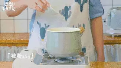 【芒果椰奶燕菜】 & 【香芒夾心椰汁糕】有著椰子天然的醇香,芒果的香甜,絕對是最棒的甜品哦!