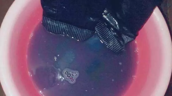 家裡的衣服如果出現這3個特點,那就不要穿了,還是買新的吧