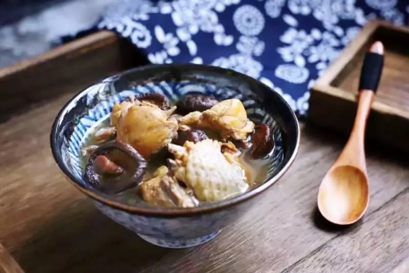 它和雞肉最配,燉雞湯時加點它,鮮香味美營養好,我家1周燉2回