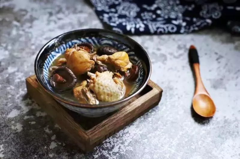 它和雞肉最配,燉雞湯時加點它,鮮香味美營養好,我家1周燉2回