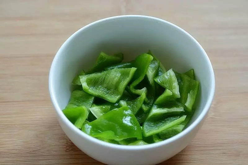這碗飯很火爆,飯店一小碗要15元,自己做只需幾元,好吃又簡單