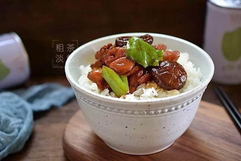這碗飯很火爆,飯店一小碗要15元,自己做只需幾元,好吃又簡單