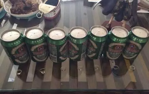 自從公司新來的女同事這樣坐我旁邊,我已經無心上班了 - ---