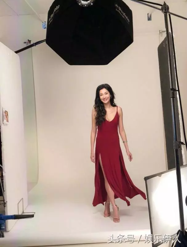 45歲吳綺莉復工曬美照,一襲紅裙太驚艷,網友:不愧是選美冠軍