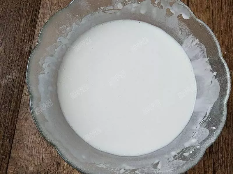1碗麵粉1碗水,一攪一蒸就能成,鬆軟香甜,是小時候的味道!