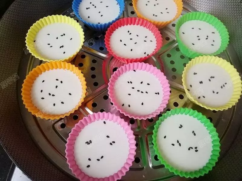 1碗麵粉1碗水,一攪一蒸就能成,鬆軟香甜,是小時候的味道!