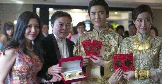 父親是鑽石之王,丈夫是功夫巨星,連生2娃的她對繼子視如己出