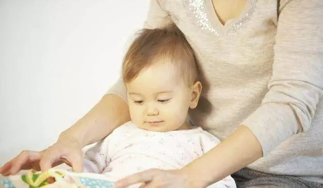 睡前聽故事的孩子,和不聽故事的孩子有何區別?兒童心理學家:5年以後差別巨大