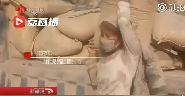 正妹水泥工「日扛2000袋水泥」身體嚴重變形!傷殘夫自責爆哭 -