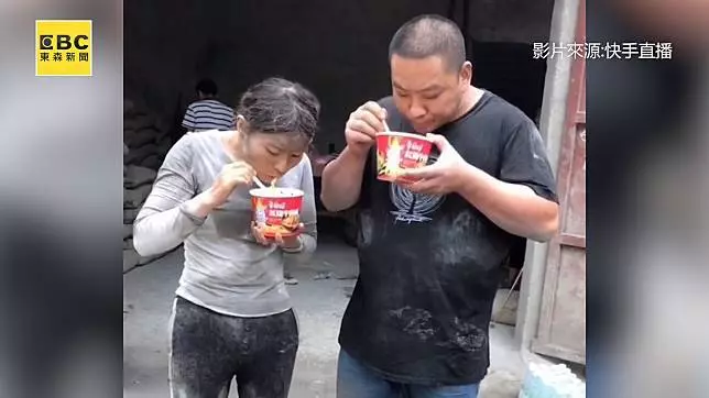 正妹水泥工「日扛2000袋水泥」身體嚴重變形!傷殘夫自責爆哭 -