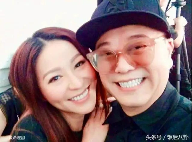 都在夸47歲黎姿容顏不老,但渣渣輝老婆才像是吃了唐僧肉