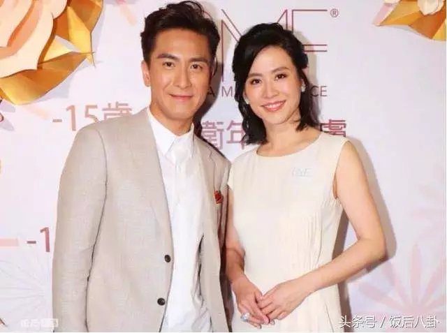 都在夸47歲黎姿容顏不老,但渣渣輝老婆才像是吃了唐僧肉