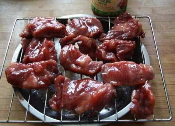 40年做「叉燒肉」的秘方,用好這「一碗料」,比飯店的還好吃!