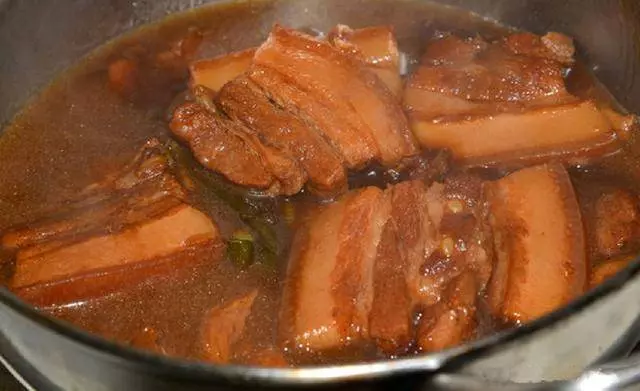 這菜做得比紅燒肉還要好吃,開胃還下飯