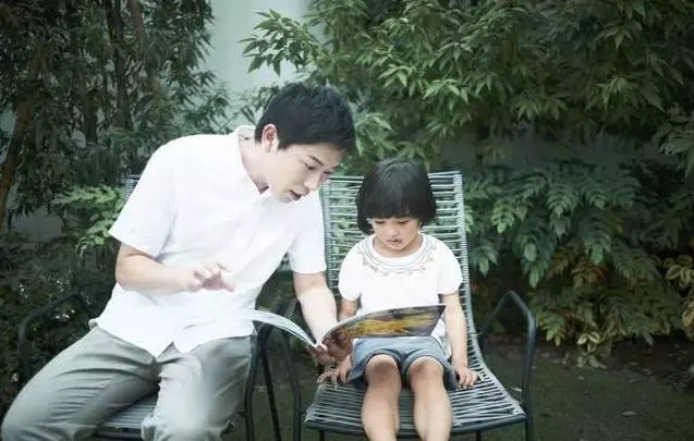 睡前「黃金一小時」很關鍵!美國研究:家長陪孩子做好這4件事,孩子4年後差異巨大!