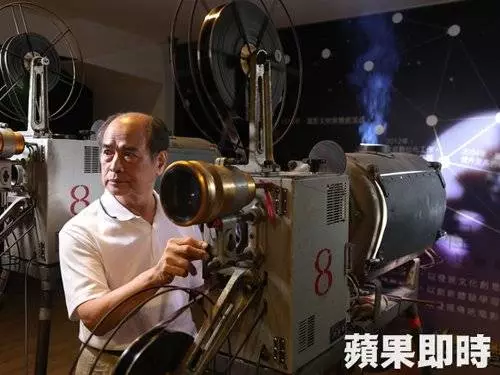 戲院《錢不夠用2》連映9年 老闆童年有段感人故事 |