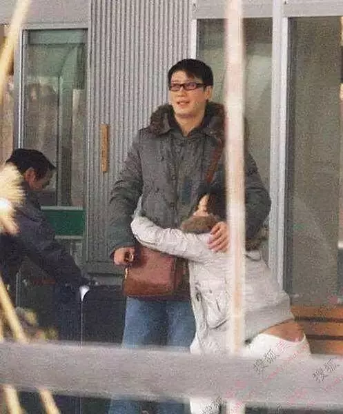 樂基兒四年敗光黎明7.5億,離婚5年後再嫁愛情,如今近照曝光成這樣,網友:黎明的眼光真獨特啊