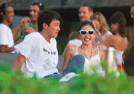 樂基兒四年敗光黎明7.5億,離婚5年後再嫁愛情,如今近照曝光成這樣,網友:黎明的眼光真獨特啊