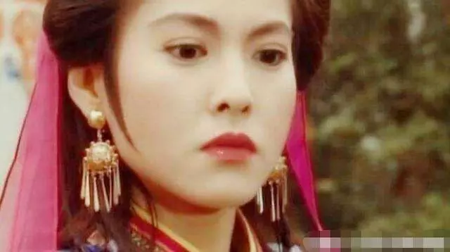 最美的紫衫龍王,與影帝痴愛8年,50歲的美魔女和周慧敏齊名