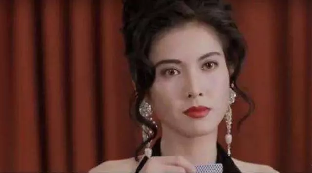 最美的紫衫龍王,與影帝痴愛8年,50歲的美魔女和周慧敏齊名