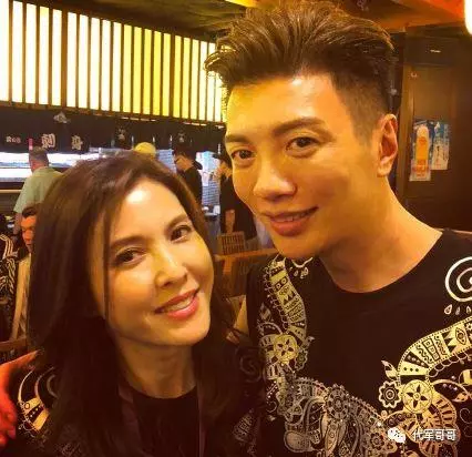 最美的紫衫龍王,與影帝痴愛8年,50歲的美魔女和周慧敏齊名
