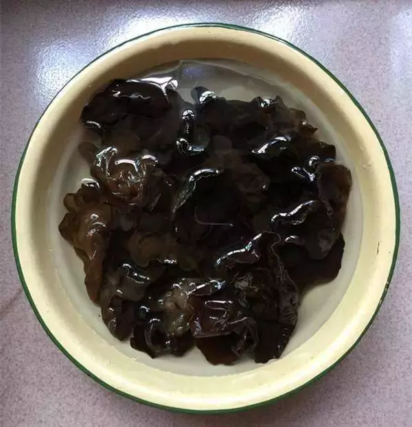 它是天然「清腸菜」,丟進大肉龍里特別香,老人小孩都愛吃!