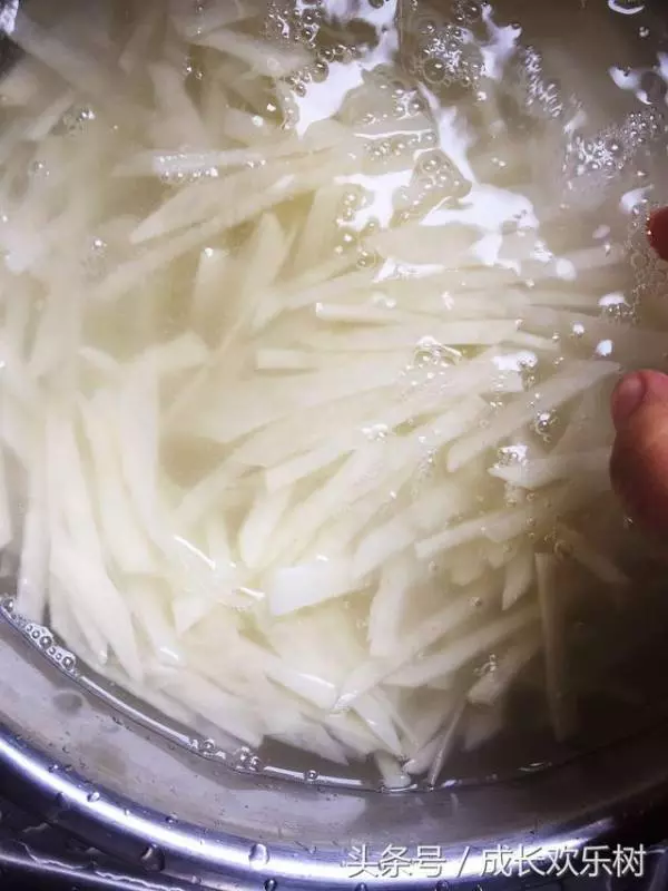 你想不到的土豆新吃法,香辣軟糯,全家都愛