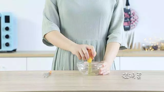 只用1個雞蛋+1杯酸奶,就完成一盤甜點