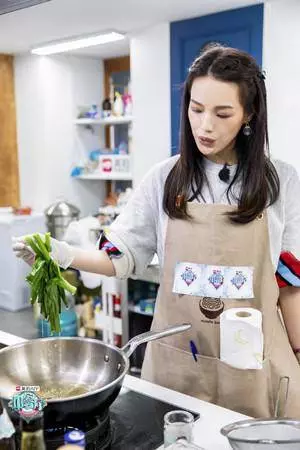 限薪令發威!舒淇被逼退片酬,1通電話點頭吐4000萬