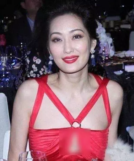 出道前當8年保姆辱罵內地,被老外騙財騙色,嫁內地富豪50歲忙備孕!