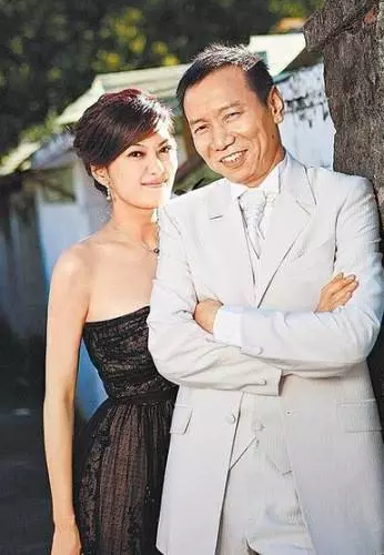 出道前當8年保姆辱罵內地,被老外騙財騙色,嫁內地富豪50歲忙備孕!