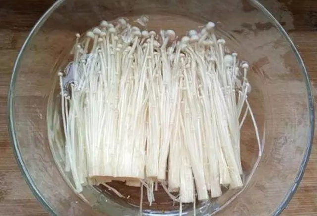 金針菇和它是絕配,隔三差五做給孩子喝,美味鮮香,體質好智力棒